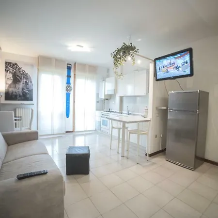 Little Apartment *